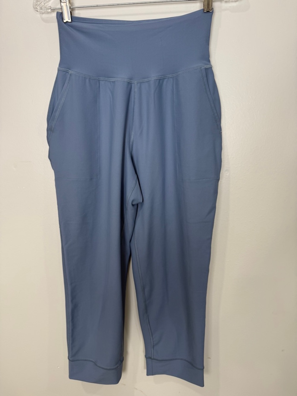 Old Navy High-Rise Cropped Active Capri in Slate Blue